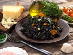 Ризото з кальмарами та чорнилом каракатиці